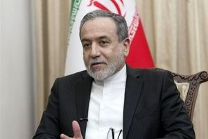 عراقجی: عبور السفن التجاریة من مضیق هرمز أصبح متاحا بعد وقف إطلاق النار فی لبنان