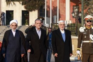 رئیس الجمهوریة یغادر طهران متوجها الى القاهرة

