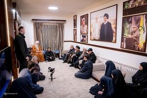 ممثل قائد الثورة یحضر منازل عوائل القادة الشهداء من حزب الله فی لبنان

