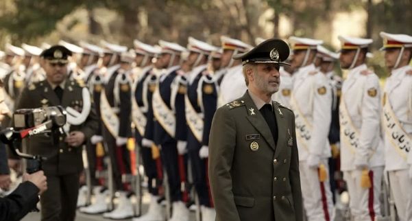 قائد الجیش: العدو یحاول "التآکل الإستراتیجی" فی إیران
