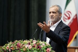 بزشکیان: لا یمکن انکار دور ایة الله هاشمی رفسنجانی فی النظام والثورة والحرب

