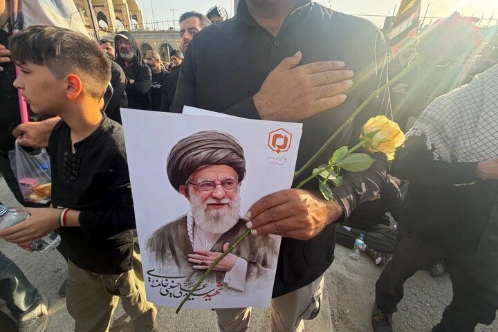 مفکر هندی: کان السید خامنئی القائد الدیمقراطی الوحید فی العالم