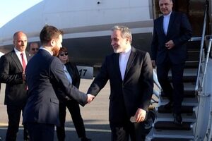 عراقجی یصل إلى یریفان