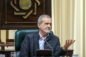 بزشکیان یؤکد على ضرورة إعداد خطة متماسکة لتحقیق شعار العام

