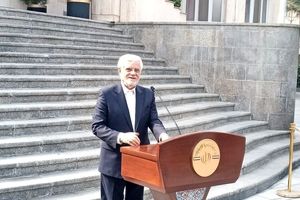 عارف: التفاوض مع ترامب لیس مدرجا على جدول الأعمال

