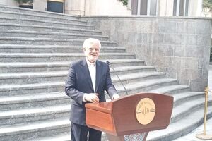 عارف: التفاوض مع ترامب لیس مدرجا على جدول الأعمال

