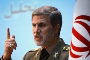 القائد العام للجیش الإیرانی: سنقف بحزم فی وجه أی تهدید من قبل العدو