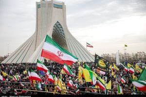 ملایین الإیرانیین یحیون ذکرى انتصار الثورة الإسلامیة فی مسیرات حاشدة
