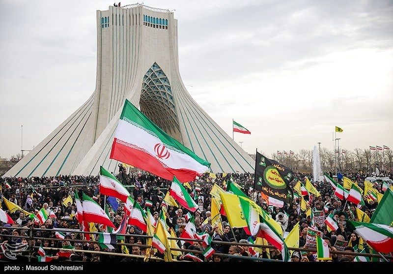 ملایین الإیرانیین یحیون ذکرى انتصار الثورة الإسلامیة فی مسیرات حاشدة
