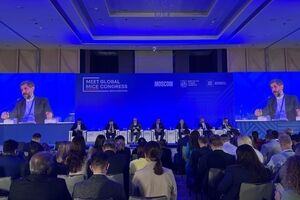ایران جاهزة لاستضافة الاحداث السیاحة التجاریة لمجموعة بریکس

