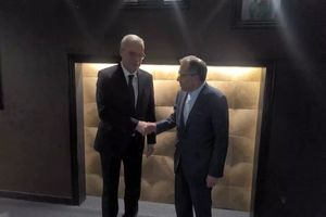  إیران وروسیا تتبادلان وجهات النظر حول سیاسات الإدارة الأمریکیة

