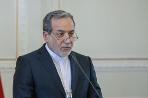 عراقجی ردا على زیلنسکی: العالم سئم المهرجین التائهین