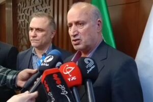 تاج یحافظ برئاسة الاتحاد الإیرانی لکرة القدم

