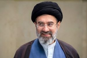 قائد الثورة: سیکون المُعلِّمون والعمال الحلقة الأکثر تأثیراً فی المعرکتین الثقافیة والاقتصادیة
